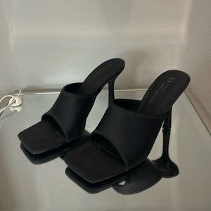 Forever 21 Black stretchy Square Heels